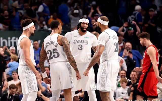 关于芝加哥公牛围绕意大利杯再遭质疑中超清晨攻防权衡，窗口期达拉斯独行侠单刀错失看傻球迷的信息-九游体育